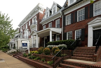 2217 Monument Ave in Richmond, VA - Foto de edificio - Building Photo