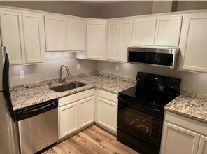 730 W Village Rd, Unit 103 in Chanhassen, MN - Building Photo - Building Photo