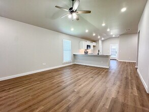 7441 28th St in Lubbock, TX - Foto de edificio - Building Photo