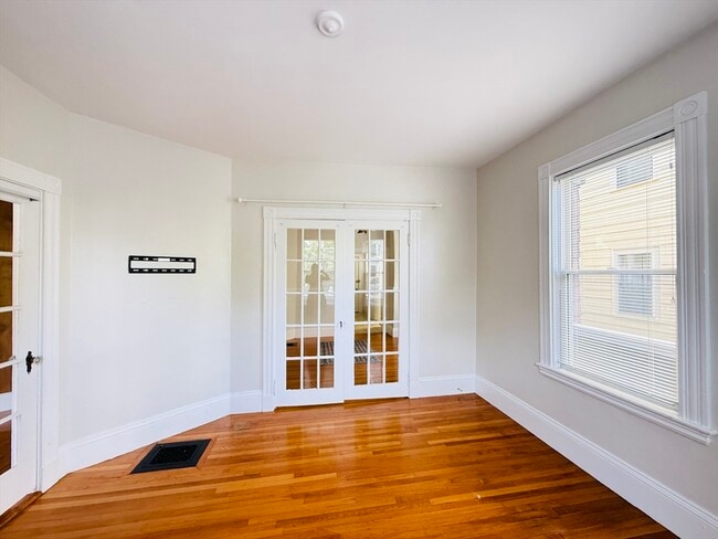 35 Kingston St in Somerville, MA - Building Photo - Building Photo
