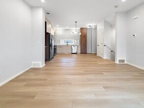 9307-9123 123 Ave NW in Edmonton, AB - Building Photo - Building Photo