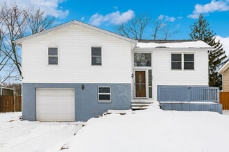 611 Evergreen Terrace in Columbus, OH - Building Photo - Building Photo