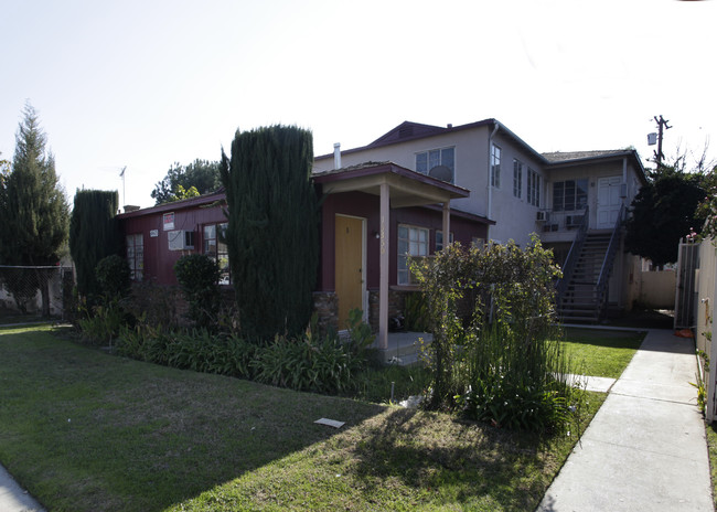 13350 Victory Blvd in Van Nuys, CA - Building Photo - Building Photo