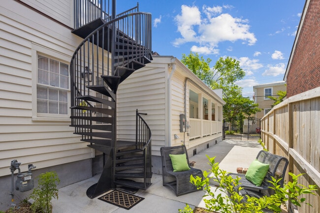 22 Sheppard St in Charleston, SC - Building Photo - Building Photo