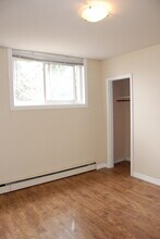 110 Dixon St in Kitchener, ON - Building Photo - Building Photo