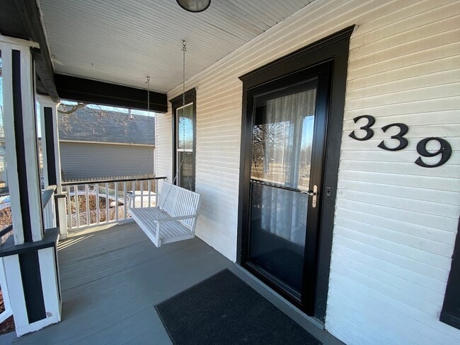 339 E Lincoln St in Bloomington, IL - Building Photo - Building Photo