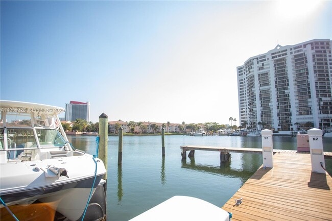 523 Leslie Dr in Hallandale Beach, FL - Building Photo - Building Photo