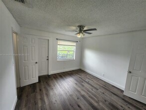 4117 Woodside Dr in Coral Springs, FL - Building Photo - Building Photo