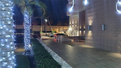 2899 Collins Ave in Miami, FL - Building Photo - Building Photo