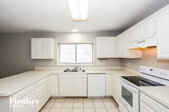 6912 Club Creek Dr, Unit C-439 in Fort Worth, TX - Foto de edificio - Building Photo