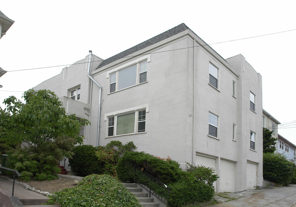 1329 Glenfield Ave in Oakland, CA - Building Photo