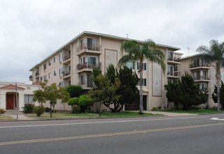 Park Royal in San Diego, CA - Building Photo - Building Photo