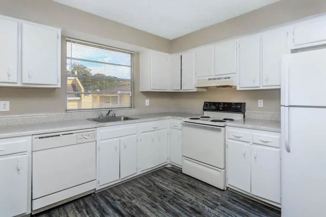 Cross Creek Apartments in Jacksonville, FL - Building Photo