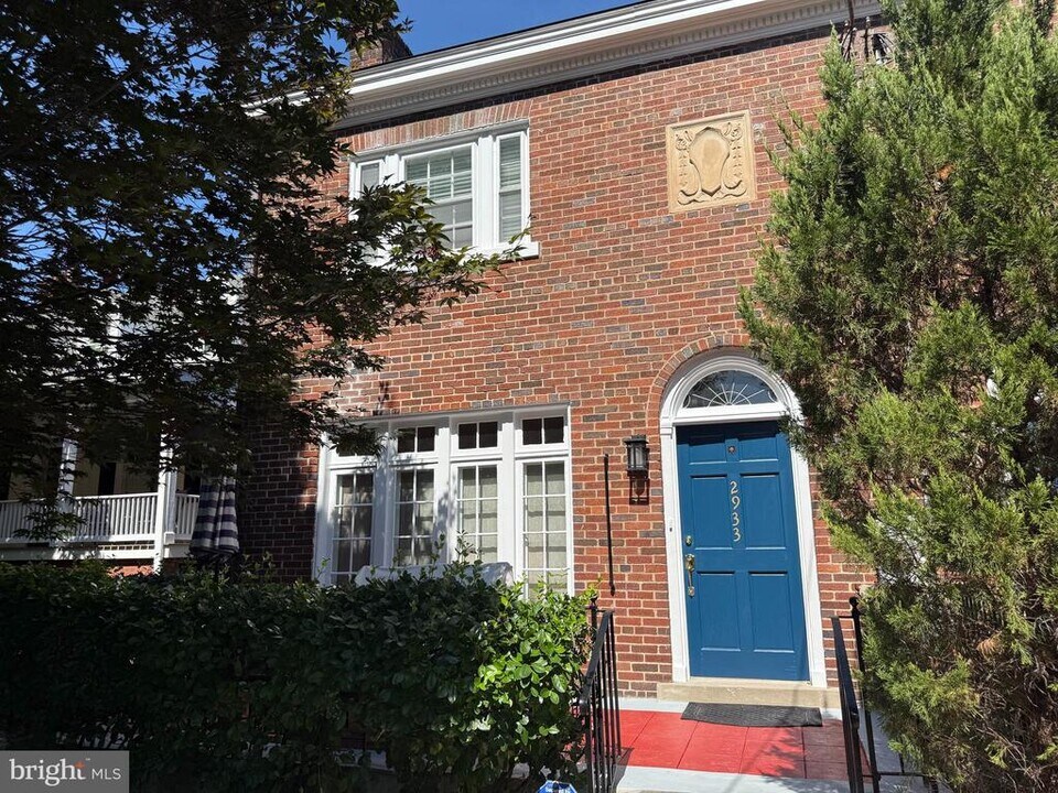 2933 Ordway St NW in Washington, DC - Building Photo