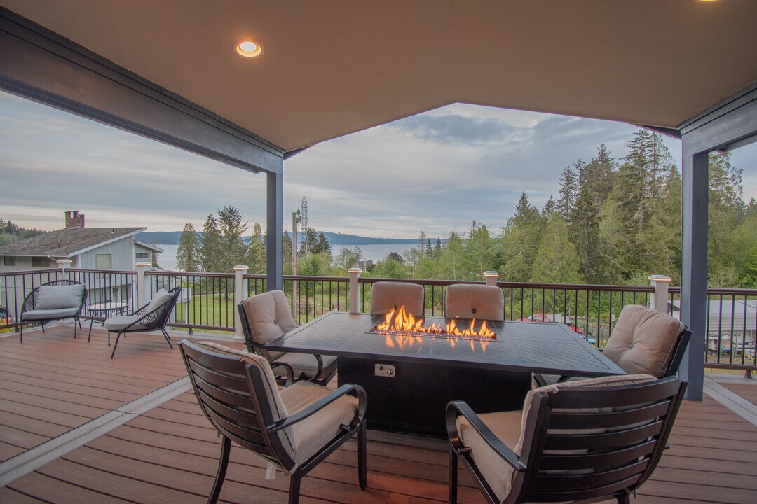 161 N Harvey Terrace Dr in Shelton, WA - Building Photo