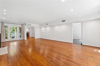 11053 Strathmore Dr in Los Angeles, CA - Building Photo - Building Photo