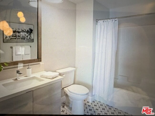11241 Otsego St in Los Angeles, CA - Building Photo - Building Photo