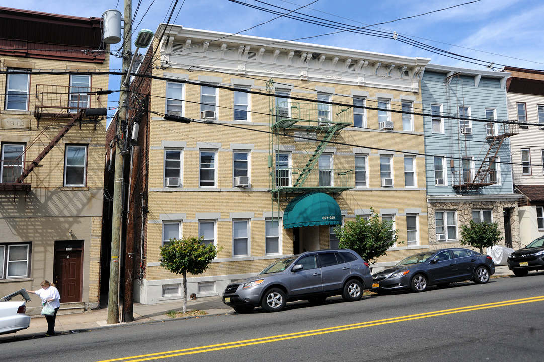 327 Avenue E in Bayonne, NJ - Building Photo