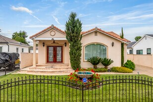4937 Hesperia Ave in Encino, CA - Building Photo