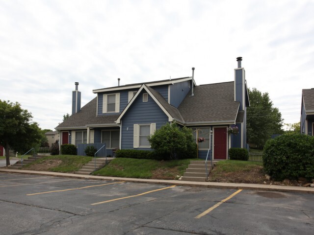 Stonecrest Townhomes in Lawrence, KS - Building Photo