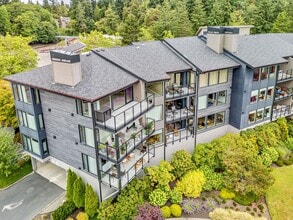 400 Harborview Dr SE in Bainbridge Island, WA - Foto de edificio - Building Photo
