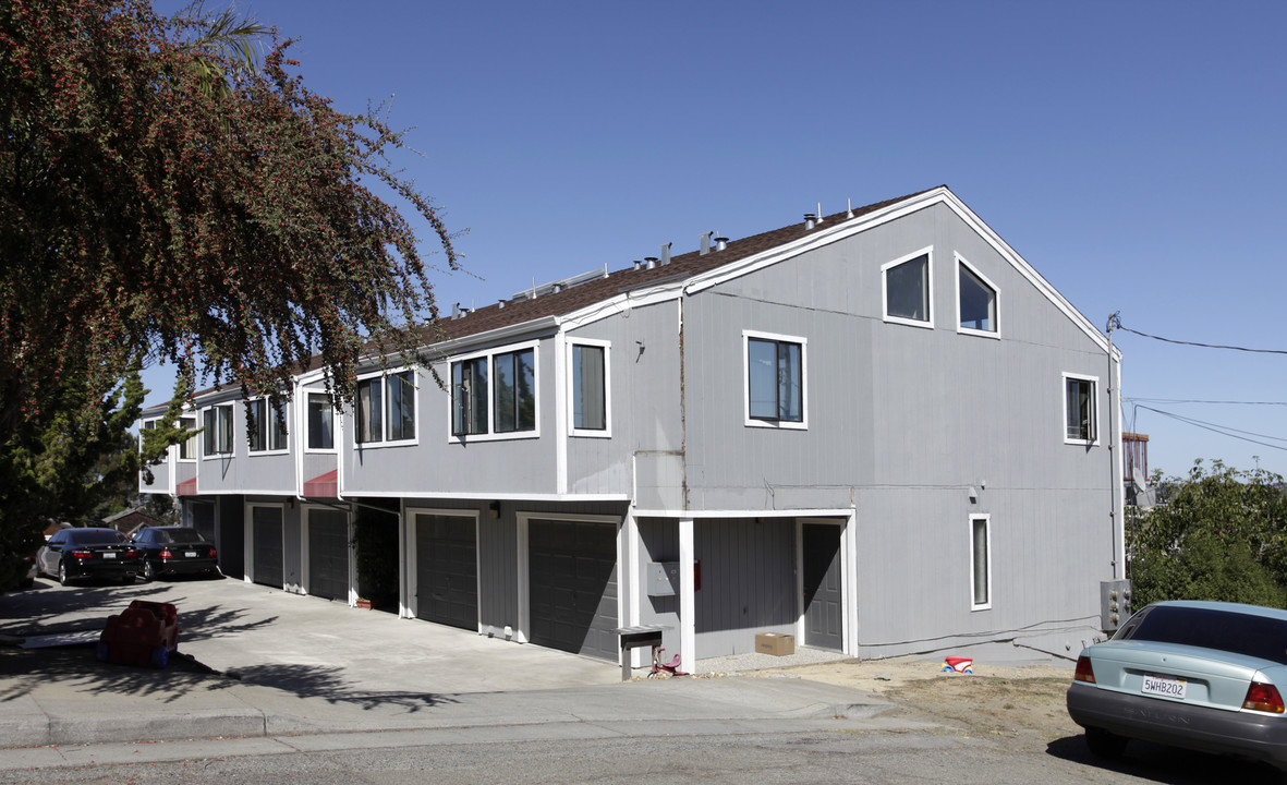 330 Summit Pl in Richmond, CA - Building Photo