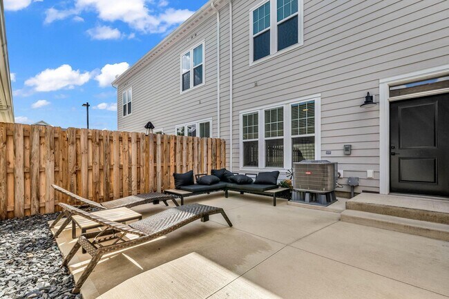 2163 Roosevelt Dr in Lewis Center, OH - Building Photo - Building Photo