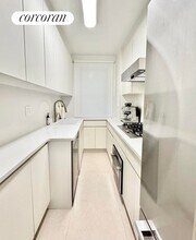 308 W 30th St in New York, NY - Building Photo - Building Photo