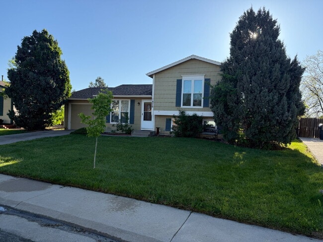 property at 1576 S Sedalia St