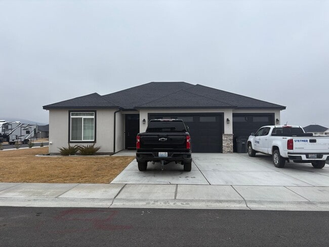 property at 1107 5th Ave NE