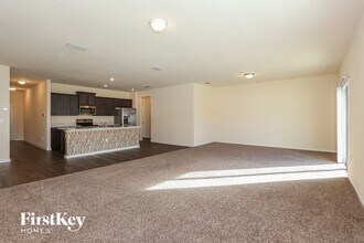 8315 Cape Fox Dr in Jacksonville, FL - Building Photo - Building Photo