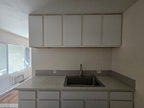 11820 Hart St in Los Angeles, CA - Building Photo - Building Photo