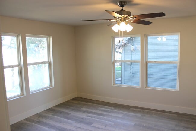 1038 Green St in Stephenville, TX - Building Photo - Building Photo