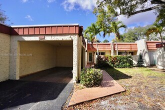 6555 NW 99th Ave in Tamarac, FL - Building Photo - Building Photo