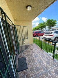 4525 W 20th Ave in Hialeah, FL - Foto de edificio - Building Photo