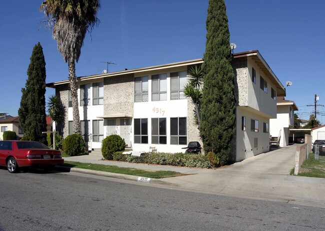 4917 W 119th St in Hawthorne, CA - Foto de edificio - Building Photo