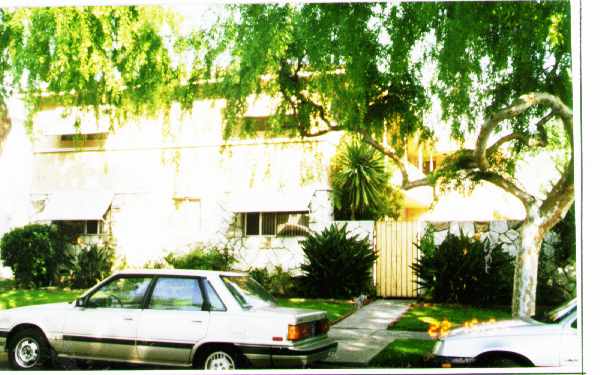 2212 SAN ANSELINE AV in Long Beach, CA - Building Photo