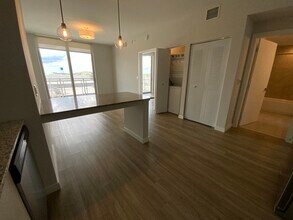 3201 W 14th Ct, Unit A20 in Hialeah, FL - Building Photo - Building Photo