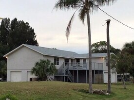 1408 Nethers Pl in Ruskin, FL - Building Photo