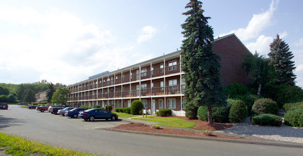 Valley View Apartments in Holyoke, MA - Foto de edificio - Building Photo