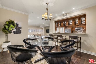 2347 Fox Hills Dr in Los Angeles, CA - Building Photo - Building Photo