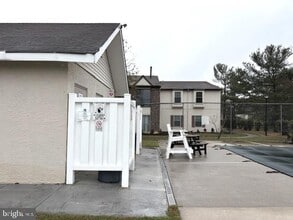 27 Pickwick Pl in Washington Township, NJ - Building Photo - Building Photo