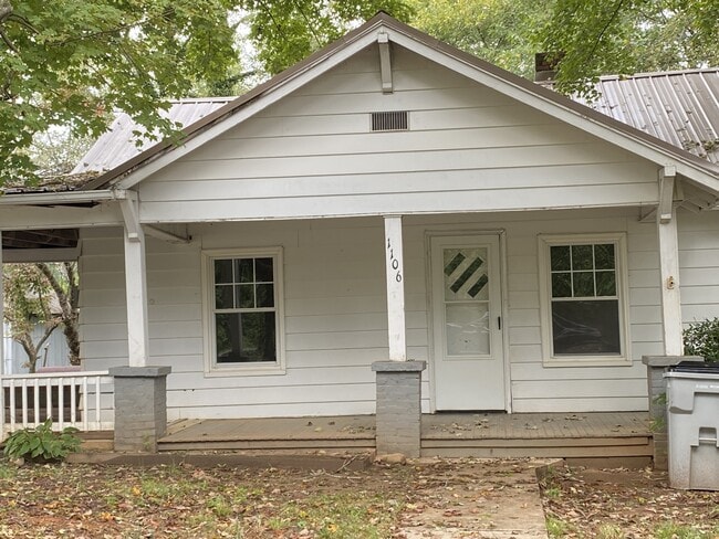 1106 Plaza St NW in Lenoir, NC - Building Photo - Building Photo