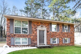833 Brian Ln in Forest Park, GA - Building Photo