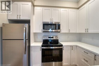 100 Charlton Ave W in Hamilton, ON - Building Photo - Building Photo