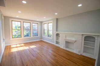 4921 W Addison St, Unit #2 in Chicago, IL - Building Photo - Building Photo
