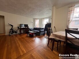 316 Tappan St, Unit 1B in Brookline, MA - Building Photo