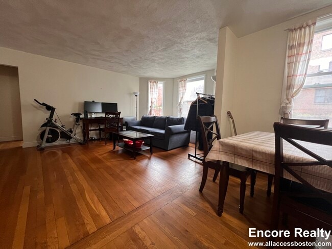 316 Tappan St, Unit 1B