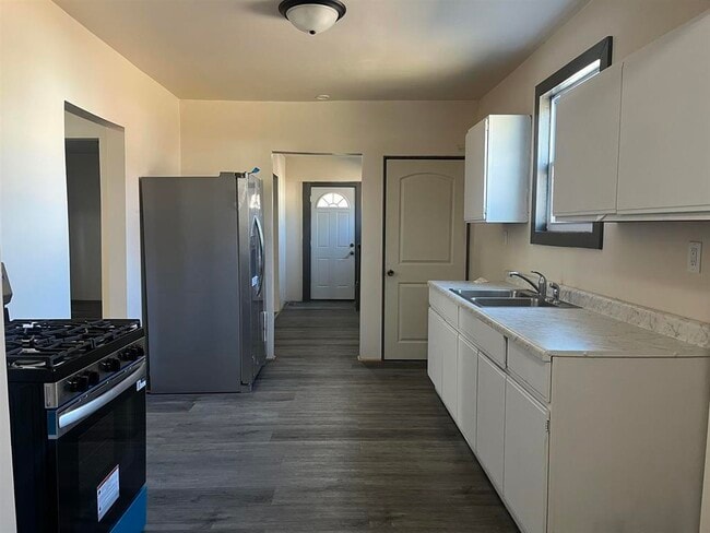 1027 S Chicago Ave in Freeport, IL - Building Photo - Building Photo