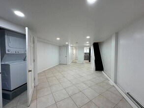 101 Pioneer St in Brooklyn, NY - Foto de edificio - Building Photo